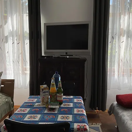 Von Der Herzogshoehe ,wifi, Netflix, Parkplatz, Kamin, Fussbodenheizung, Thermomix, Babybett, E-autoladestation דירה